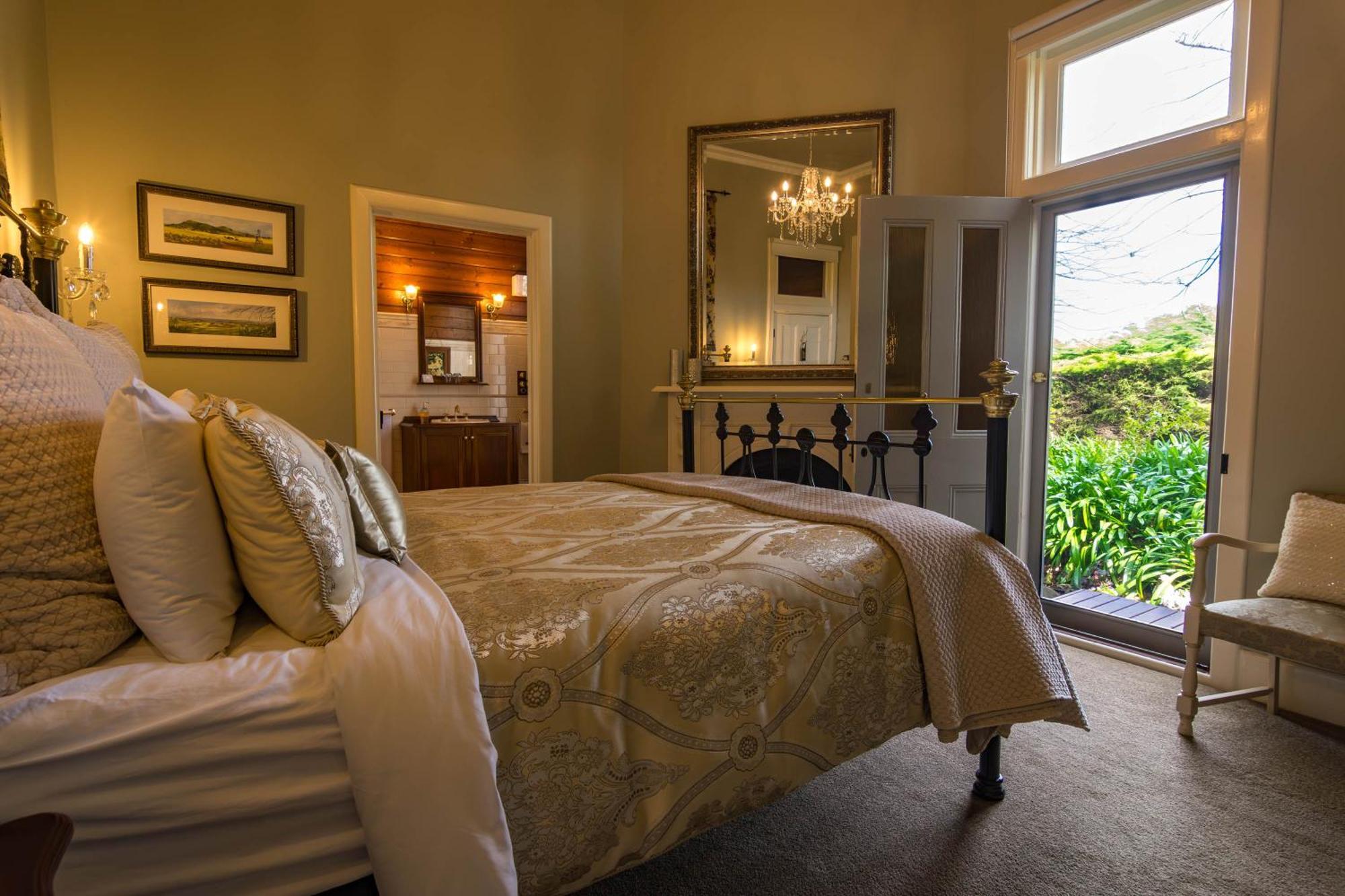 Heytesbury House Bed & Breakfast Cobden Exterior photo