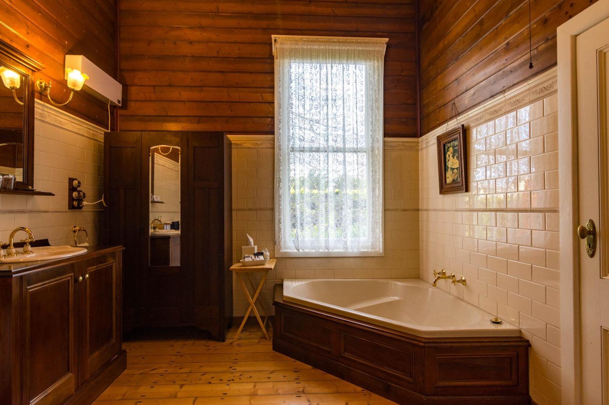 Heytesbury House Bed & Breakfast Cobden Exterior photo